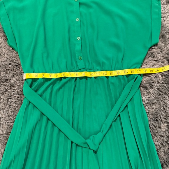 Chic Green Midi Dress with Waist Tie - Picture 5 of 9